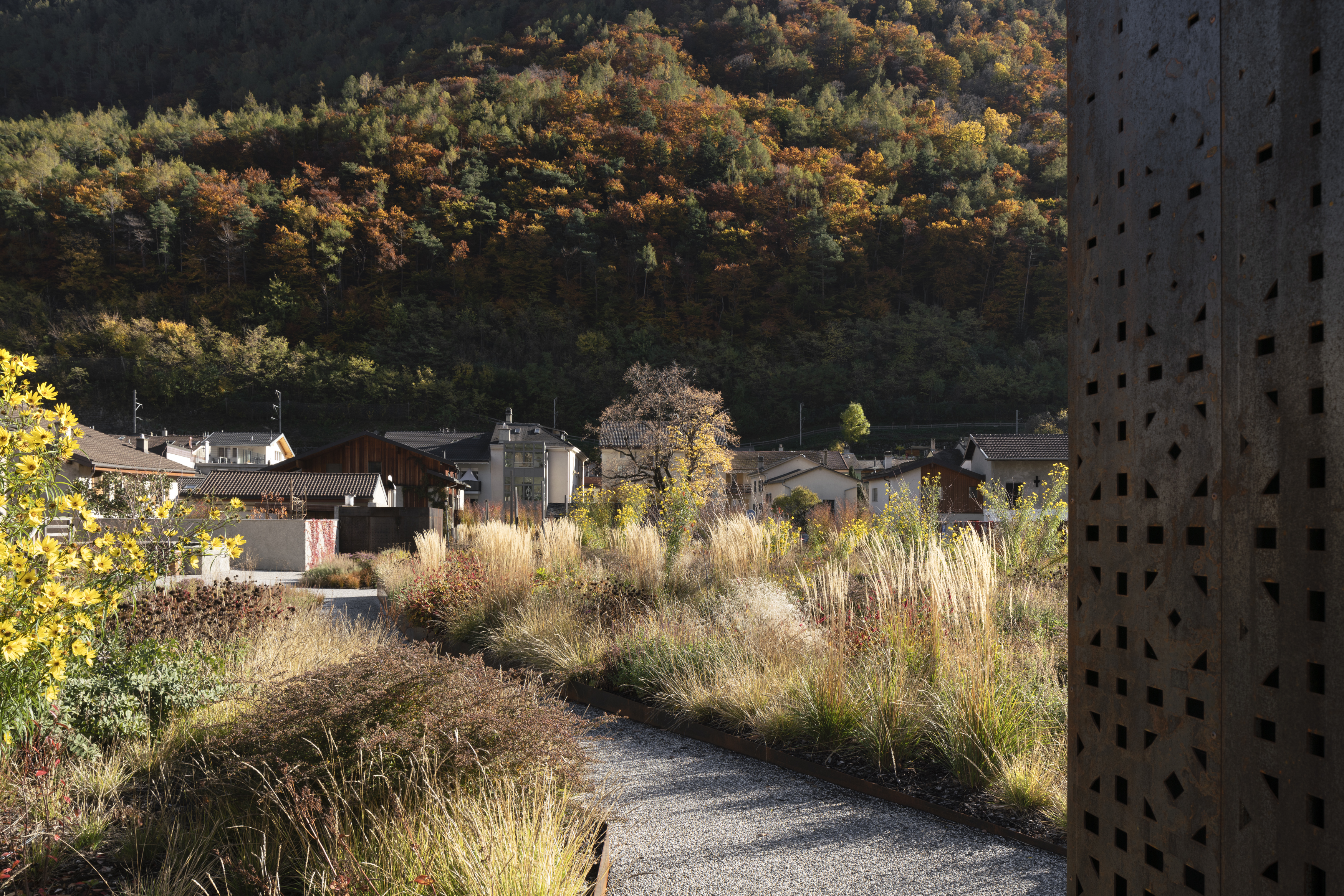 La Place "Espace Mont-Blanc" située à Martigny-Bourg a reçu le prix "Jardins et Espaces publics" du canton du Valais